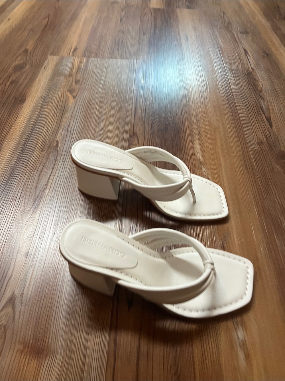 Bernardo Miami Flair white glove leatherKnotted Square-Toe Slide Sandals NWB 8.5